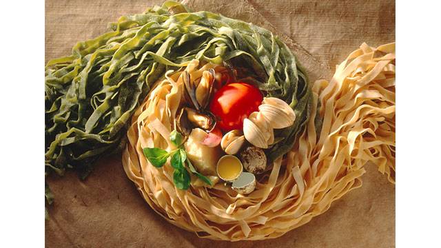 Perfect-Restaurant-Food-Buffalo-Egg-Tagliatelli-Pasta-Clams-640x360.jpg