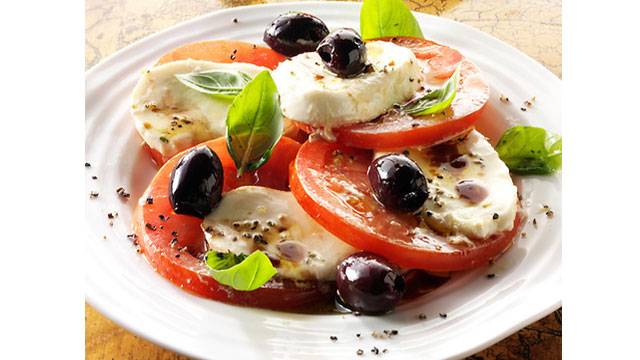 Perfect-Restaurant-Food-Buffalo-Mozzarella-Tomato-Salad-640x360.jpg